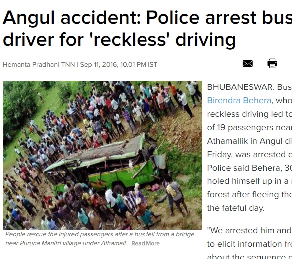 インドで満員のバスが橋から転落、51名死傷（出典：http://timesofindia.indiatimes.com）