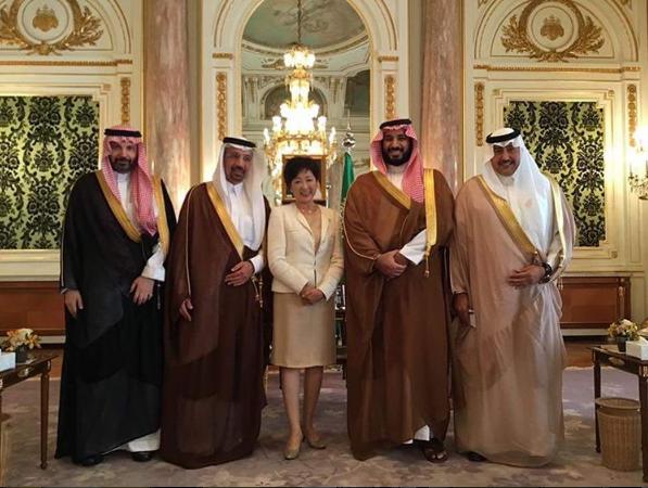 迎賓館でサウジアラビアの王族や大臣と会談する小池都知事（出典：https://www.instagram.com/yuriko.koike）