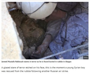 【海外発！Breaking News】シリア・アレッポ空爆で瓦礫に埋もれた少年　民間救助隊が救出
