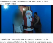 【海外発！Breaking News】麻薬密売アジトに「メリークリスマス！」　取締官サンタに扮して4名逮捕（ペルー）