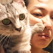 【エンタがビタミン♪】板谷由夏“猫パンチ”で顔ゆがむ　まさかの癒しショットに「その顔は出しちゃダメ」