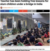 【海外発！Breaking News】高架橋の下で7年間　スラム街の子供たちに無料で授業を行う食料雑貨店主（印）
