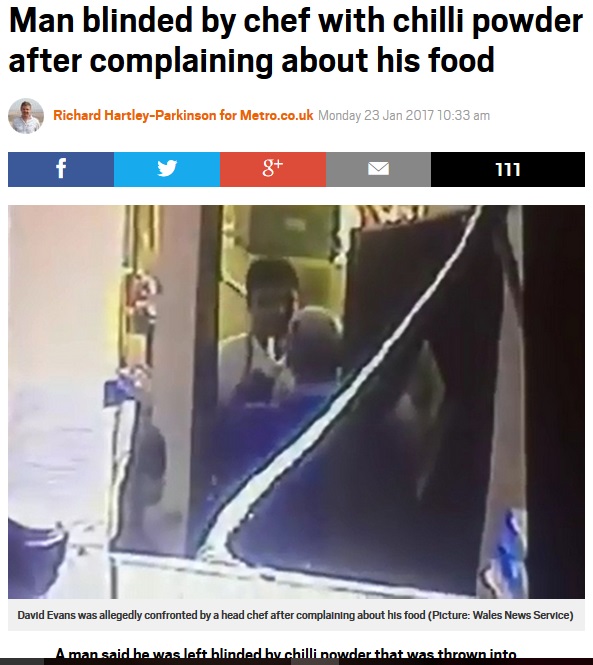 料理の苦情を言った客にチリパウダーをかけたシェフ（出典：http://metro.co.uk）