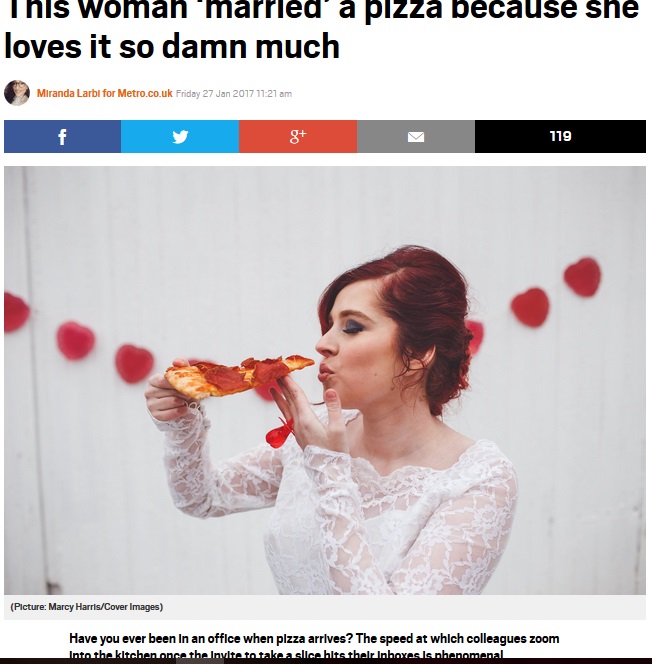愛しすぎて…ピザとウエディングフォトシューティングをした女性（出典：http://metro.co.uk）