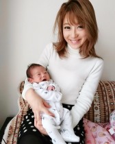 【エンタがビタミン♪】鈴木奈々、新生児を抱いて「母性本能が湧きました」　ママタレの道も視野に？