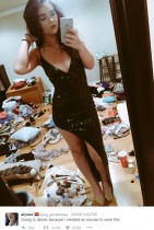 【海外発！Breaking News】ゴージャスドレスの美女　汚部屋とのギャップがスゴイ　「自撮りの前に掃除しろ」の声（米）