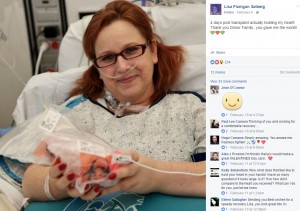 【海外発！Breaking News】心臓移植後に摘出された自分の心臓を両手に抱いて感謝を述べた女性（米）