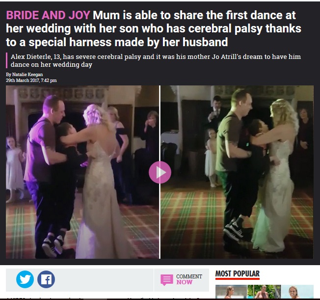 脳性麻痺の息子と初めてダンスをした母（出典：https://www.thesun.co.uk）