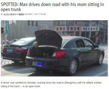 【海外発！Breaking News】車のトランクに座る高齢の母　「いい息子、悪く言わないで」に人々涙（中国）