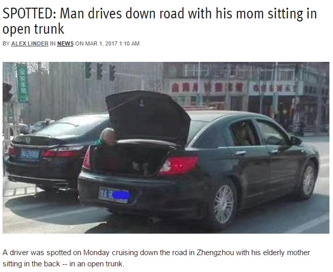 河南省で車のトランクに座る高齢女性（出典：http://shanghaiist.com）