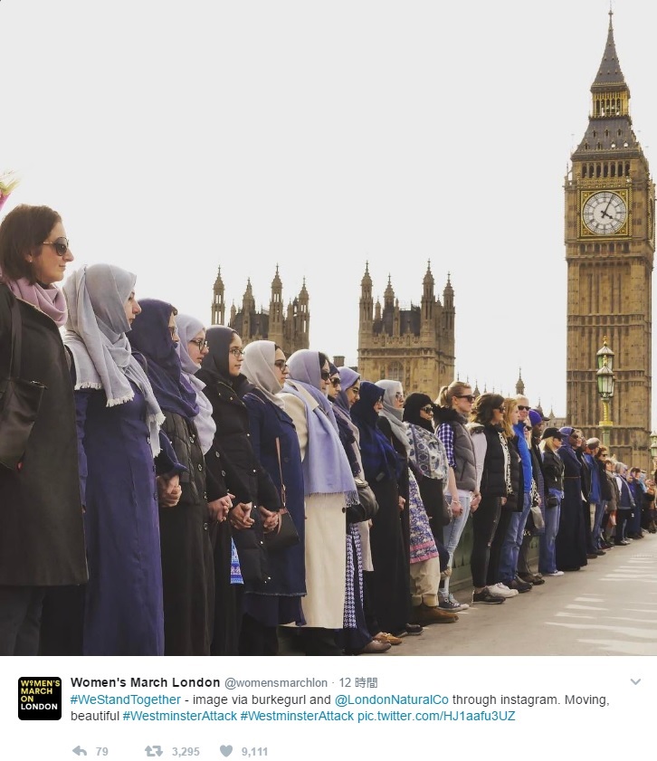 テロ現場でムスリム女性が追悼集会（出典：https://twitter.com/womensmarchlon）
