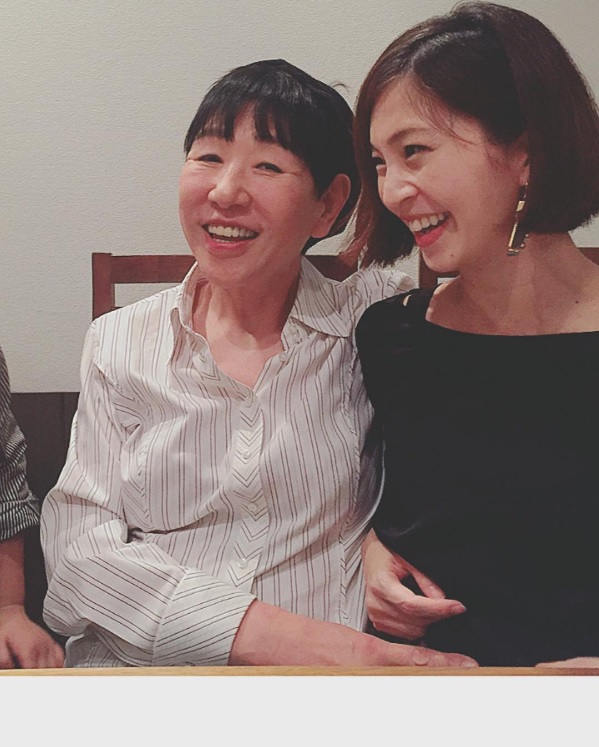 安田美沙子の自宅で、ご機嫌な和田アキ子（出典：https://www.instagram.com/yasuda_misako）