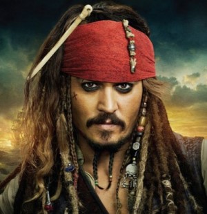 【イタすぎるセレブ達】ジョニー・デップ、米ディズニーランドの「カリブの海賊」に登場　来園者大騒ぎ