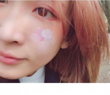 【エンタがビタミン♪】紗栄子、頬に桜の花びらを飾る　「何しても可愛いなぁ」ファンうっとり