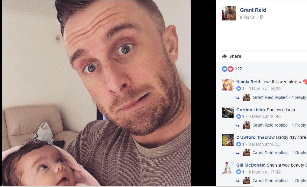 生後13週目で「I Love You」と口にした赤ちゃんとそのパパ（画像は『Grant Reid 2017年3月9日付Facebook』のスクリーンショット）