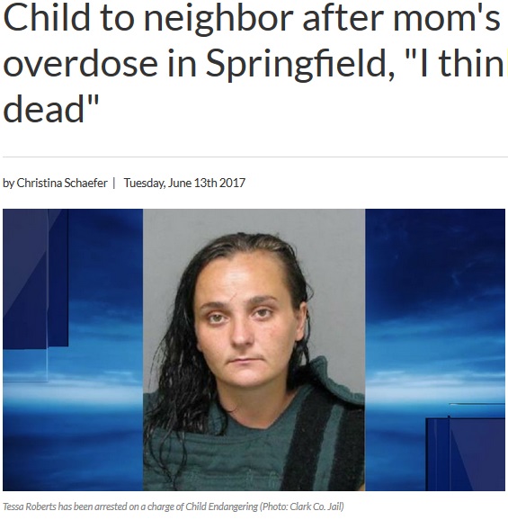 薬物過剰摂取で意識不明になった母親（画像は『WRGT: Dayton News　2017年6月14日付「Child to neighbor after mom's suspected overdose:‘I think mommy is dead’」（Photo: Clark Co. Jail）』のスクリーンショット）