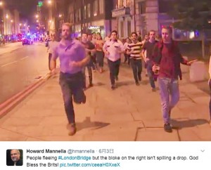 【海外発！Breaking News】ロンドン橋テロ事件、襲撃直後ビール片手に逃げる男性が注目浴びる