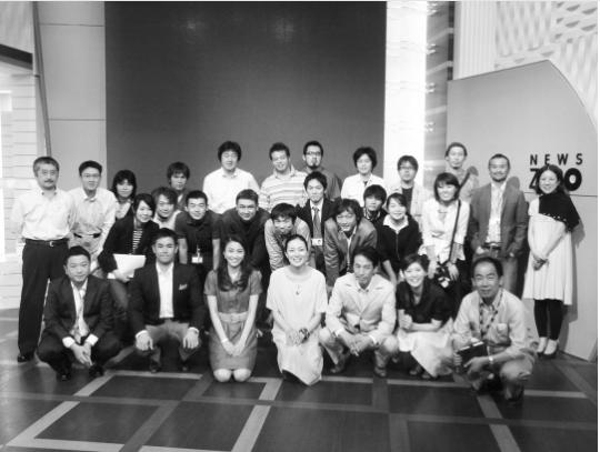 小林麻央さんと板谷由夏（前列中央）（画像は『板谷由夏 2017年6月26日付Instagram「ZEROファミリーに入って10年が経ちました。」』のスクリーンショット）