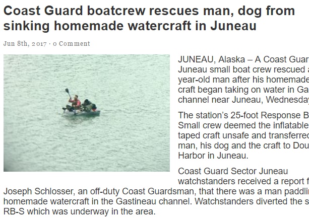 手作りボートに乗った男性と犬（画像は『Coast Guard News　2017年6月8日付「Coast Guard boatcrew rescues man, dog from sinking homemade watercraft in Juneau」』のスクリーンショット）