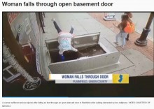 【海外発！Breaking News】歩きスマホの女性、気づかずガス管工事中の穴に転落（米）