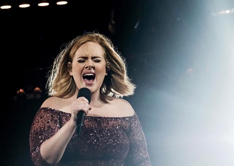 「とても辛い」と発表したアデル（画像は『Adele　2017年3月26日付Instagram「Auckland / Mt Smart Stadium / Mar 25」』のスクリーンショット）