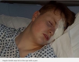 【海外発！Breaking News】いじめ被害の15歳少年、ボールペンで片目を突かれて失明（英）