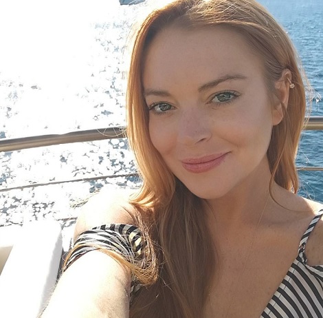 リンジー「大統領を虐めないで！」（画像は『Lindsay Lohan　2017年5月22日付Instagram「＃cannes ＃chakra ＃blessed ＃LohanJewelry ＠ssh_maritime」』のスクリーンショット）