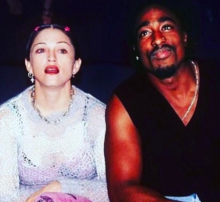 マドンナに“捨てられた過去”（画像は『Madonna　2017年6月17日付Instagram「Happy Birthday Tupac!」』のスクリーンショット）