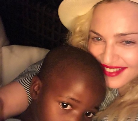 マドンナ、賠償金は寄付へ（画像は『Madonna　2017年7月9日付Instagram「Be Careful Who you Love MW!」』のスクリーンショット）