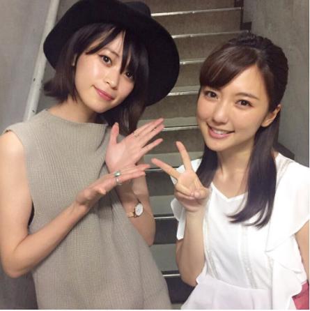 坂田梨香子と真野恵里菜（画像は『Erina Mano　2017年7月7日付Instagram「舞台をやるといつも観に来てくれる坂田梨香子ちゃん」』のスクリーンショット）