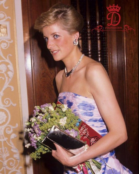 ダイアナ妃に様々な事実（画像は『Lady Diana Foundation　2015年6月9日付Facebook「Lady Diana attends the film premiere of Farewell King in June 1981.」』のスクリーンショット）