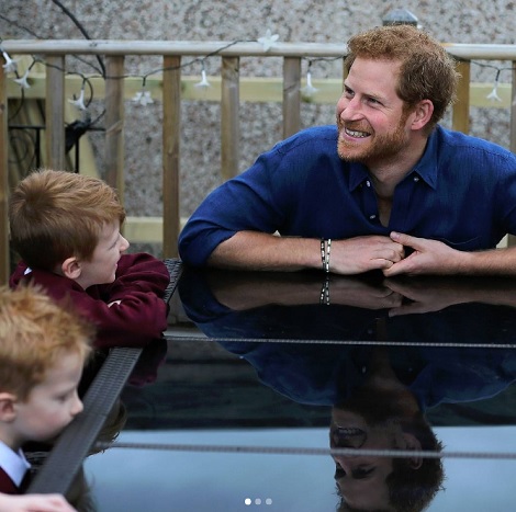 「じっくり考える時間も必要」と王子（画像は『Kensington Palace　2017年7月7日付Instagram「On the second day of his visit to ＃Leeds, Prince Harry has visited the family home of five year old Oliver,」（PA）』のスクリーンショット）