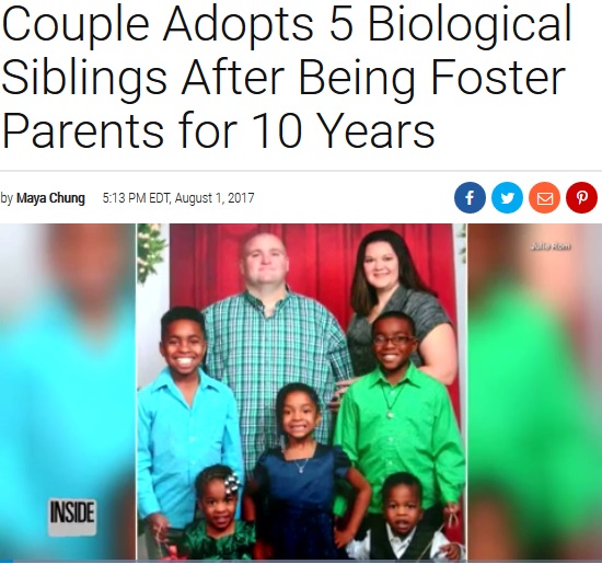 5人きょうだいを養子に迎えた夫婦（画像は『Inside Edition　2017年8月1日付「Couple Adopts 5 Biological Siblings After Being Foster Parents for 10 Years」（Julie Rom）』のスクリーンショット）