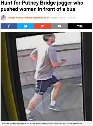 【海外発！Breaking News】ロンドンの歩道でジョギングを装った男、バスに向かって歩行者を突き飛ばす＜動画あり＞