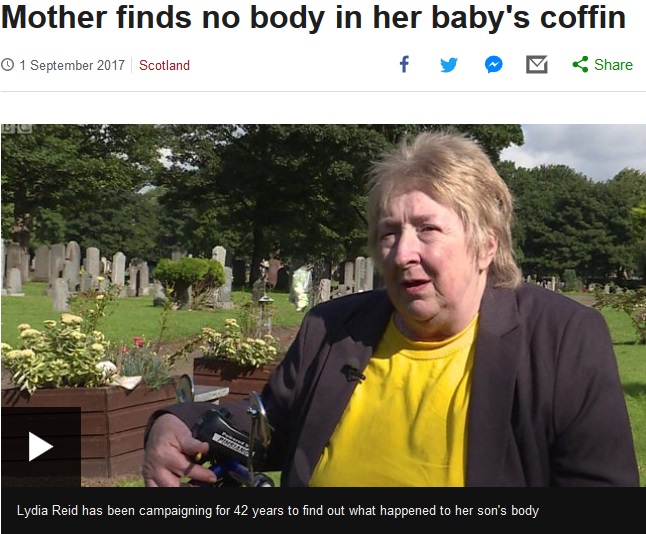 亡き息子の真実ために42年間闘い続ける母（画像は『BBC News　2017年9月1日付「Mother finds no body in her baby's coffin」』のスクリーンショット）