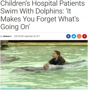 【海外発！Breaking News】小児病院の子供たちがイルカと触れ合う「辛い治療を忘れさせてくれた！」（米）＜動画あり＞