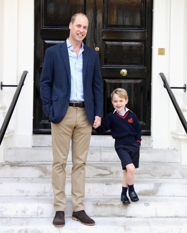母の思いは複雑…（画像は『Kensington Palace　2017年9月8日付Instagram「The Duke and Duchess of Cambridge are very pleased to share a photograph of The Duke and Prince George at Kensington Palace this morning.」』のスクリーンショット）