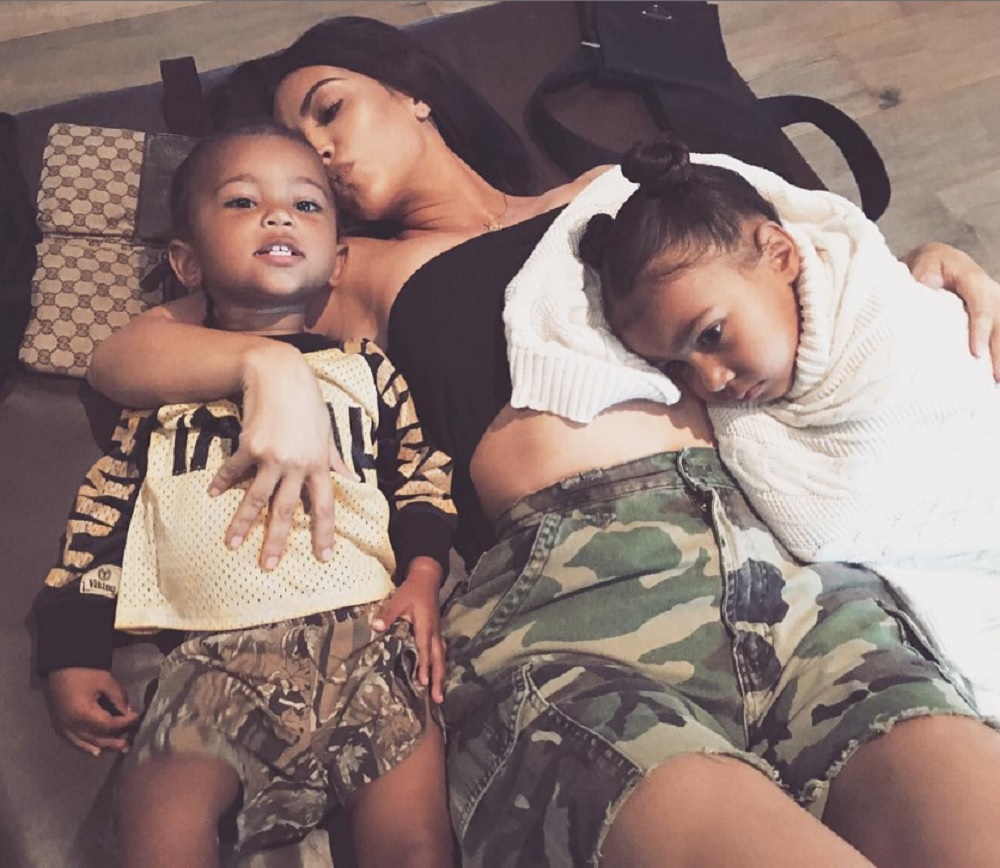キム・カーダシアン、妊娠中にショックな出来事が（画像は『Kim Kardashian West　2017年8月22日付Instagram「Total eclipse of the heart」』のスクリーンショット）