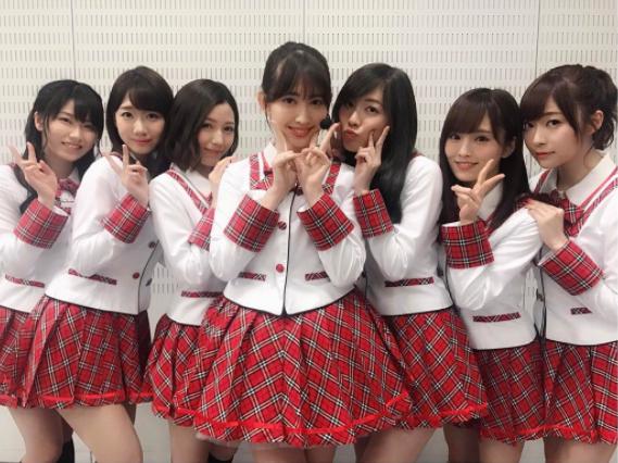 “恋愛禁止”とされるAKB48（画像は『Haruna Kojima　2017年3月31日付Instagram「AKB48がMステに初めて出演した曲「スカート、ひらり」当時の衣装を着て歌いました」』のスクリーンショット）