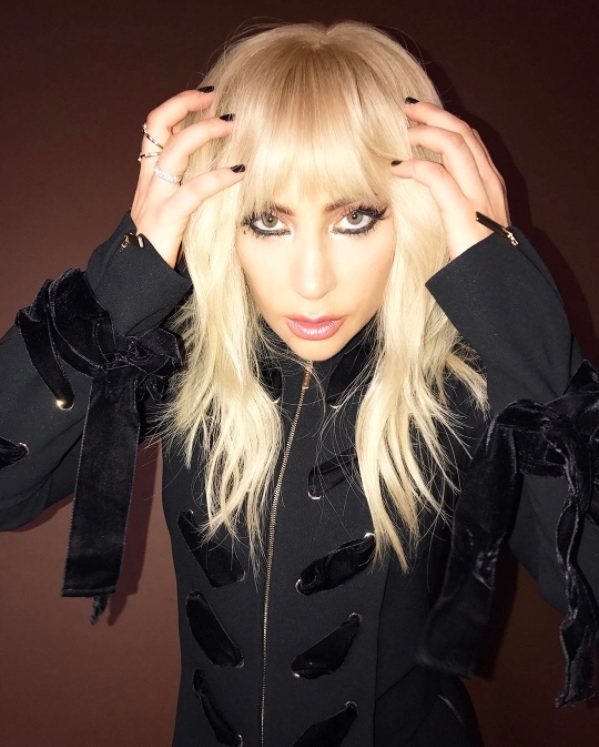 レディー・ガガ「音楽はお休みするわ」（画像は『xoxo, Gaga　2017年9月9日付Instagram「＃GagaFiveFootTwo」』のスクリーンショット）