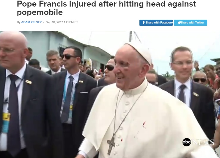 ローマ法王、訪問先の南米コロンビアで額に怪我（画像は『ABC News　2017年9月10日付「Pope Francis injured after hitting head against popemobile」』のスクリーンショット）