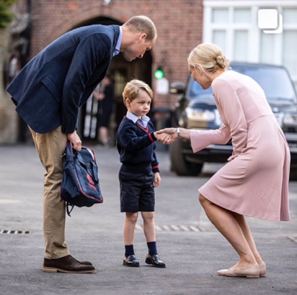 初登校を終えたばかりのジョージ王子だが…（画像は『Kensington Palace　2017年9月7日付Instagram「Prince George arrives for his first day of school at Thomas’s Battersea with his father The Duke of Cambridge　PA」』のスクリーンショット）
