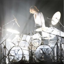 【エンタがビタミン♪】YOSHIKI“ドラム”を見つめる姿　リハビリに心配の声「無理しないでゆっくり…」