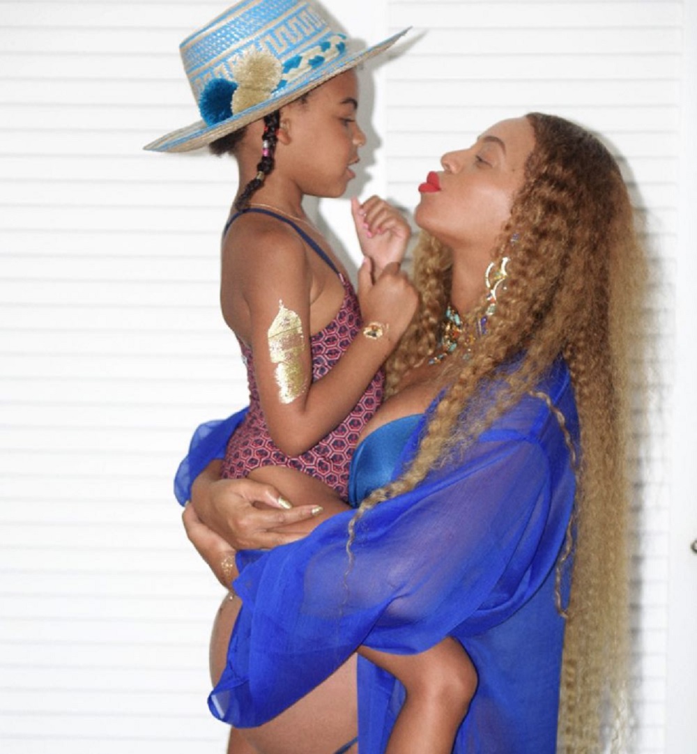 ビヨンセ、アイメイクを落とすと娘とソックリ（画像は『Beyoncé　2017年5月30日付Instagram「US」』のスクリーンショット）