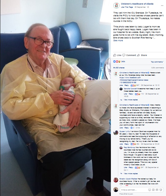 「ICUグランパ」と呼ばれる82歳男性（画像は『Children's Healthcare of Atlanta　2017年9月28日付Facebook「They call him the ICU Grandpa.」』のスクリーンショット）