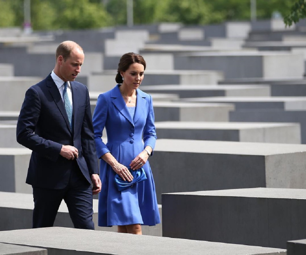 キャサリン妃、少しは楽に？（画像は『Kensington Palace　2017年7月19日付Instagram「The couple walk through the Field of Stelae at The Holocaust Memorial inBerlin.」』のスクリーンショット）