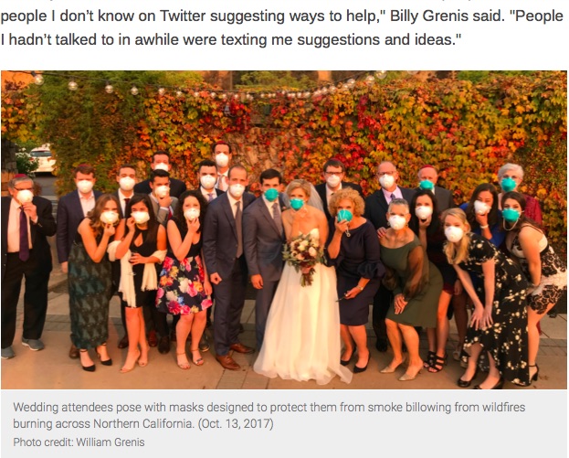 参列者全員の記念撮影はマスク着用で（画像は『Bay Area News　2017年10月13日付「‘Roll With the Punches’: Oakland Couple Pulls Off Wedding Despite North Bay Fires」（Photo credit: William Grenis）』のスクリーンショット）
