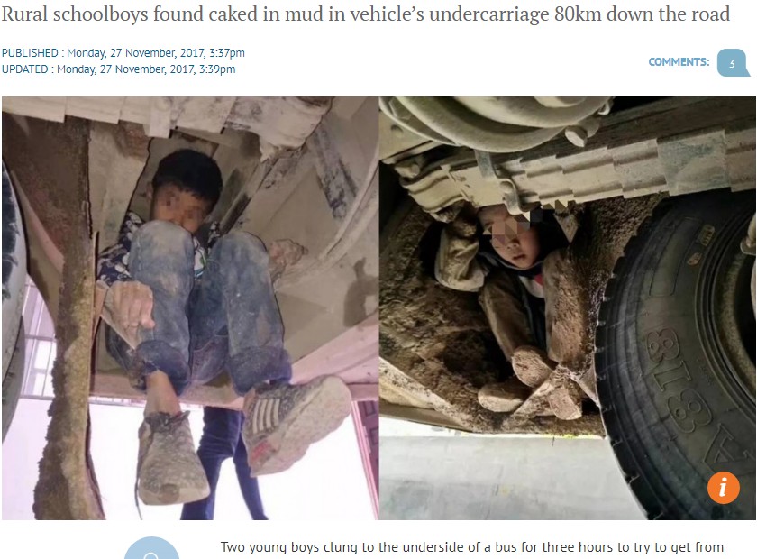 長距離バスの下に隠れていた少年たち（画像は『South China Morning Post　2017年11月27日付「Boys cling to underside of bus for three hours in China to try to see mum and dad」』のスクリーンショット）