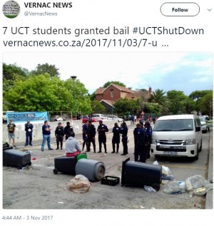 【海外発！Breaking News】「大学の授業料引き上げを凍結して！」　女子学生らが裸で抗議し逮捕（南ア）