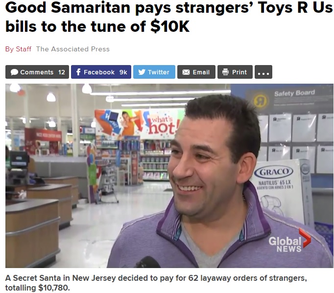 他人のクリスマスプレゼント代金を支払った男性（画像は『Global News　2017年11月25日付「Good Samaritan pays strangers’ Toys R Us bills to the tune of ＄10K」』のスクリーンショット）
